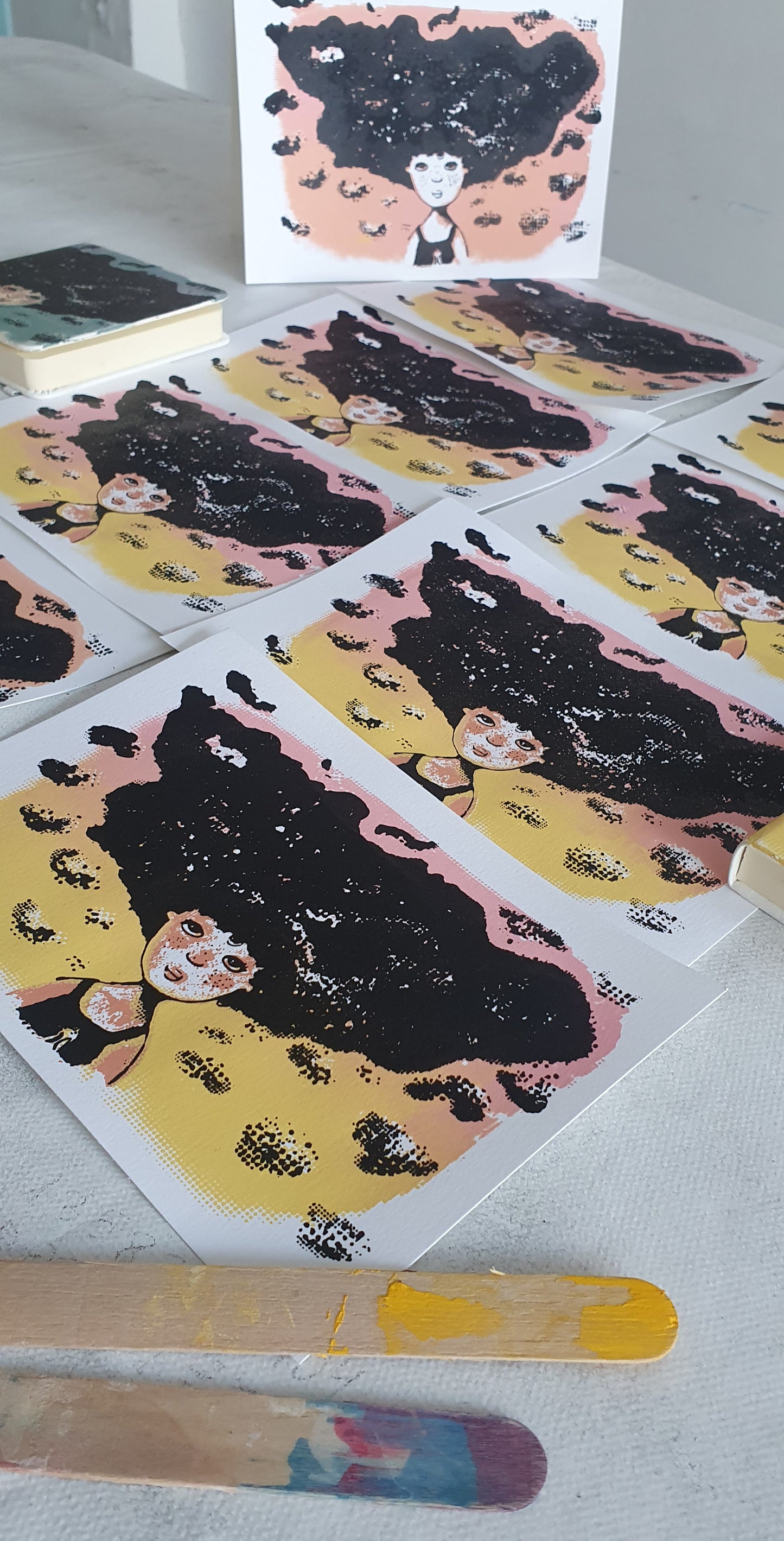 Postal obra gráfica "Niña Nube"